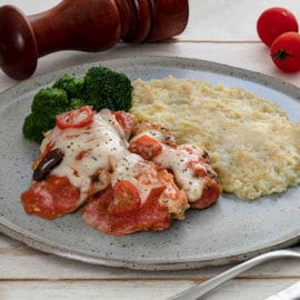 Frango à Parmegiana Fit com Purê de Batata Doce e Brócolis